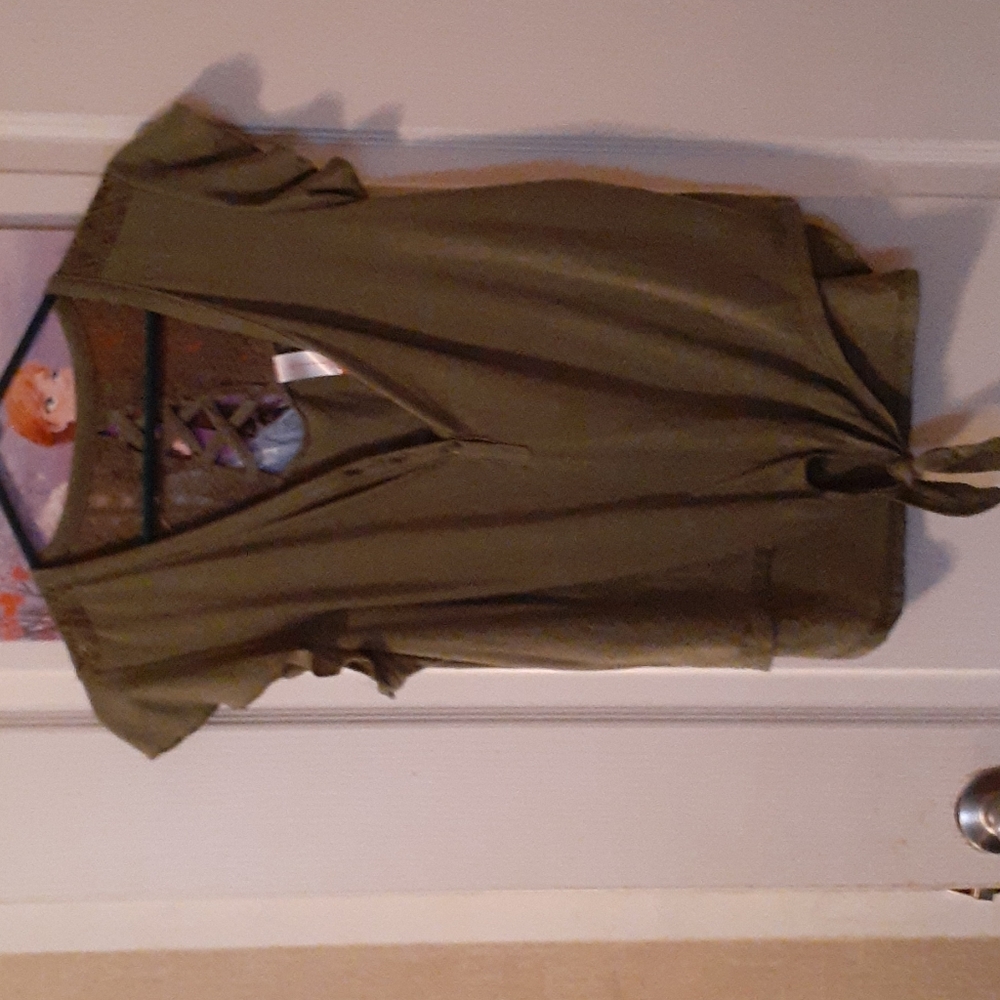 No boundaries short sleeve blouse green size L